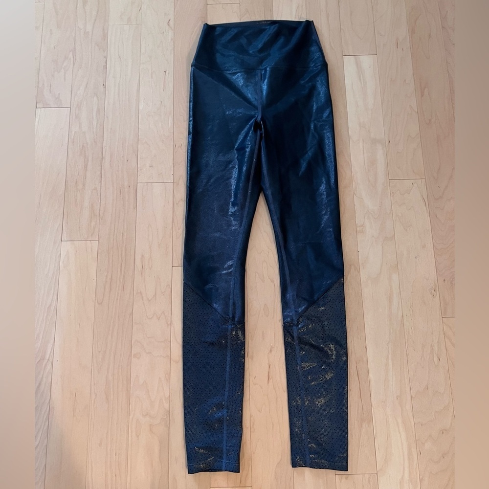 Carbon 38 metallic leggings. B2